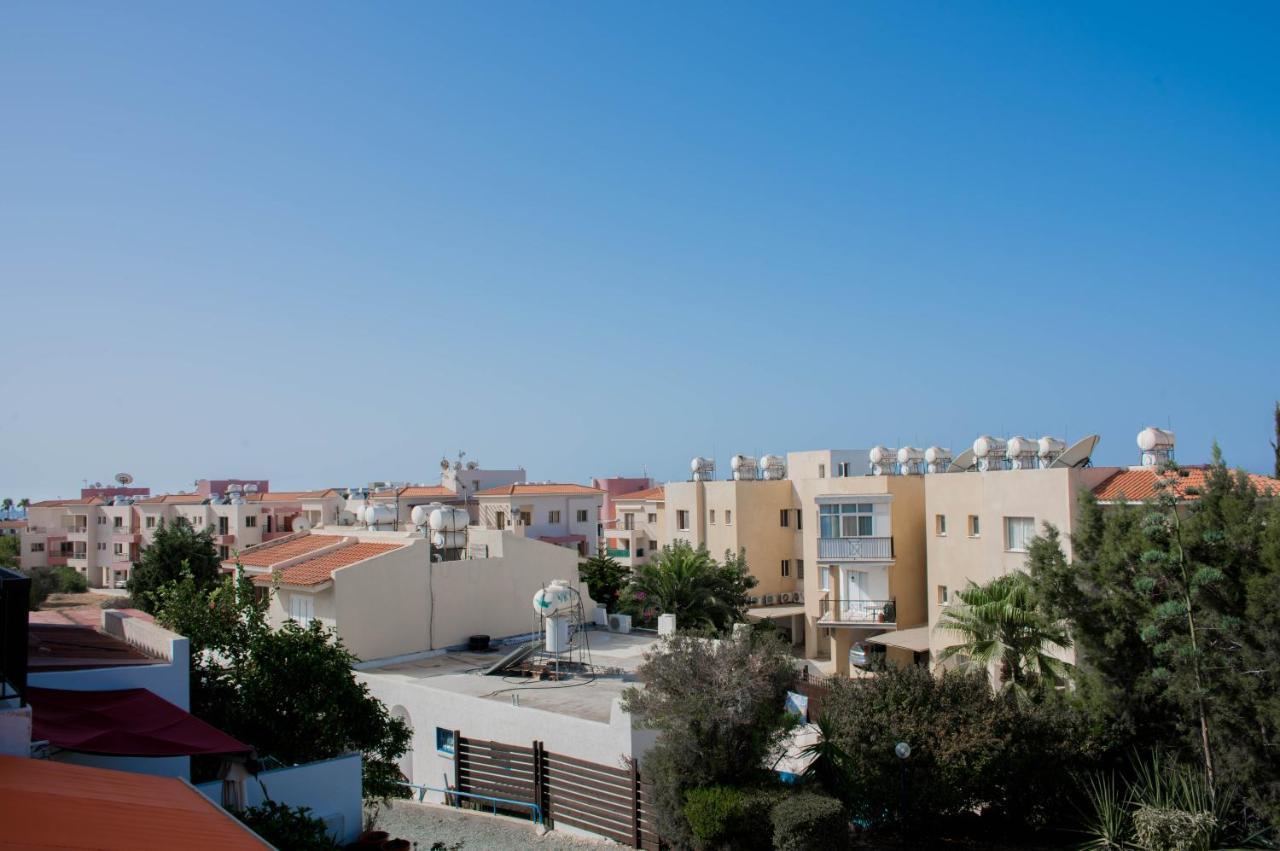 Modern Apartment Not Far From The Beach Paphos Exterior foto