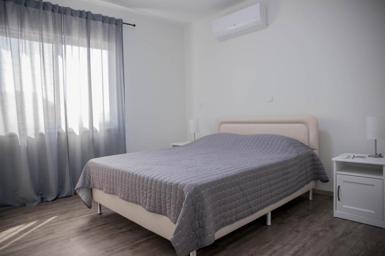Modern Apartment Not Far From The Beach Paphos Exterior foto
